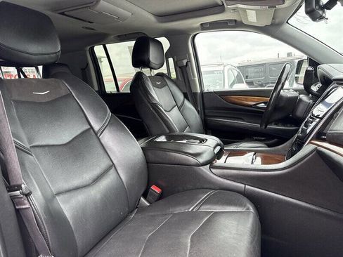 Used 2017 Cadillac Escalade ESV Premium Luxury AWD/4WD image 20