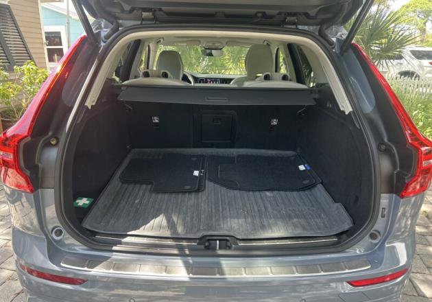 Used 2024 Volvo XC60 B5 Plus w/ Protection Package Premier AWD/4WD image 8
