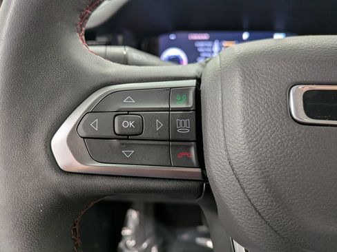 Used 2025 Jeep Compass Trailhawk w/ Trailhawk Elite Group AWD/4WD image 17