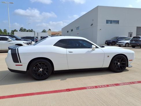 Used 2015 Dodge Challenger R/T Scat Pack w/ Scat Pack Stripe Group RWD image 4