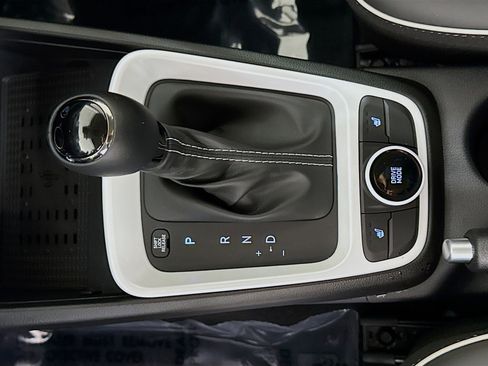 Used 2026 Hyundai Venue SEL image 20