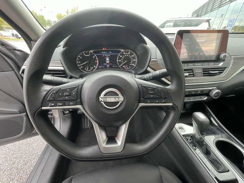 Used 2024 Nissan Altima 2.5 SV image 19