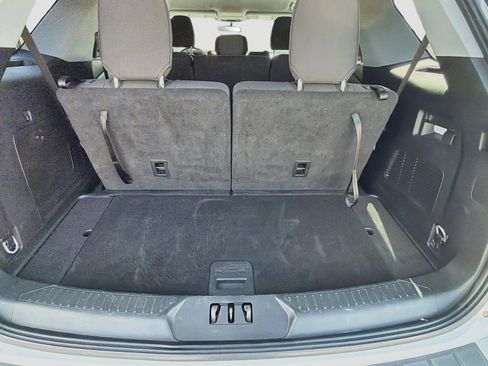 Used 2023 Ford Explorer XLT AWD/4WD image 12