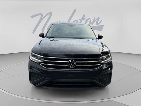 Used 2023 Volkswagen Tiguan SE w/ Panoramic Sunroof Package AWD/4WD image 2