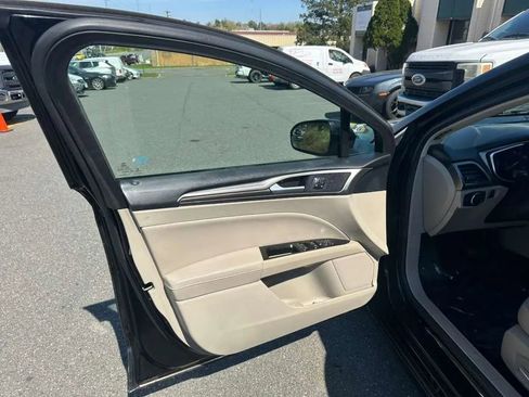 Used 2017 Ford Fusion SE w/ Fusion SE Technology Package image 13