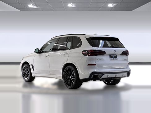 Used 2026 BMW X5 sDrive40i w/ M Sport Package RWD image 3