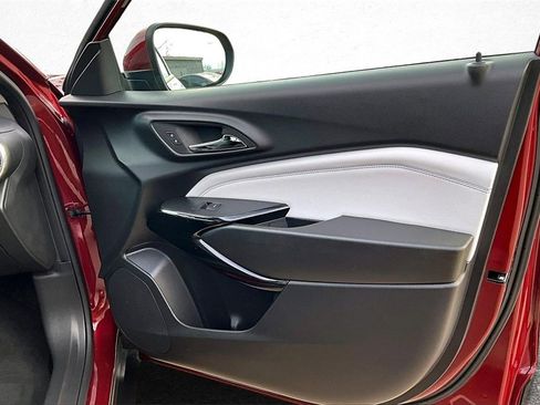 Used 2024 Chevrolet Trax LT w/ Sunroof Package image 28