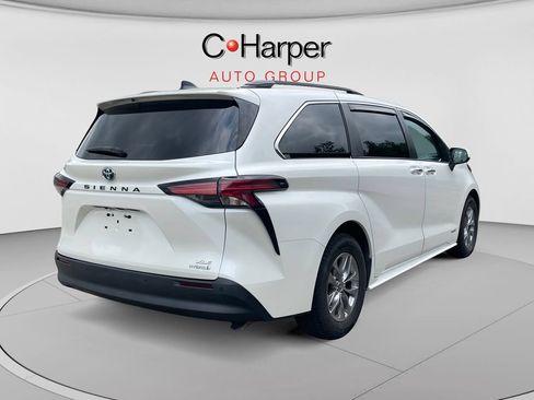 Used 2021 Toyota Sienna XLE w/ XLE Plus Package FWD image 3