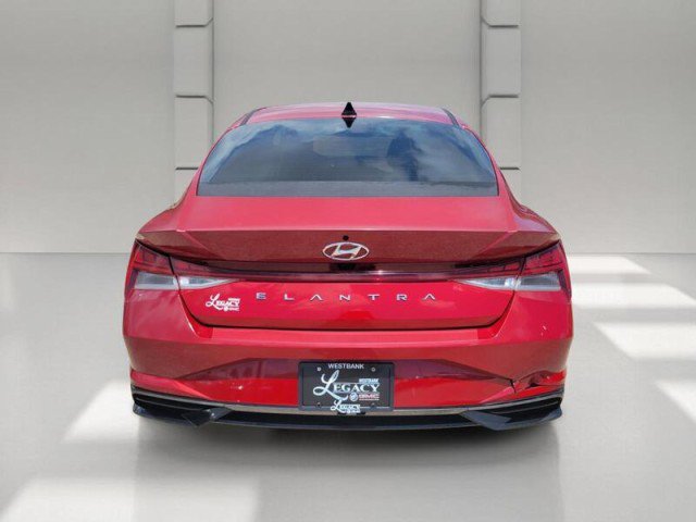 Used 2022 Hyundai Elantra SEL w/ Convenience + Premium Package FWD image 5