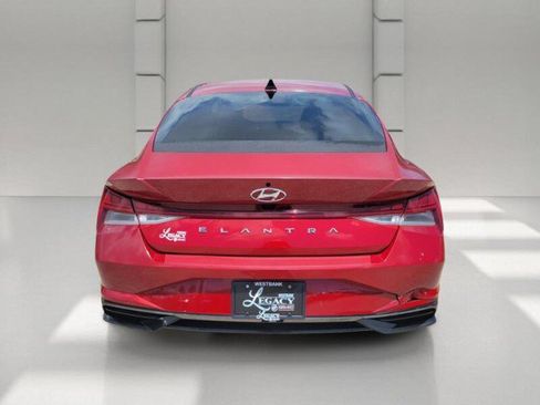 Used 2022 Hyundai Elantra SEL w/ Convenience + Premium Package FWD image 5