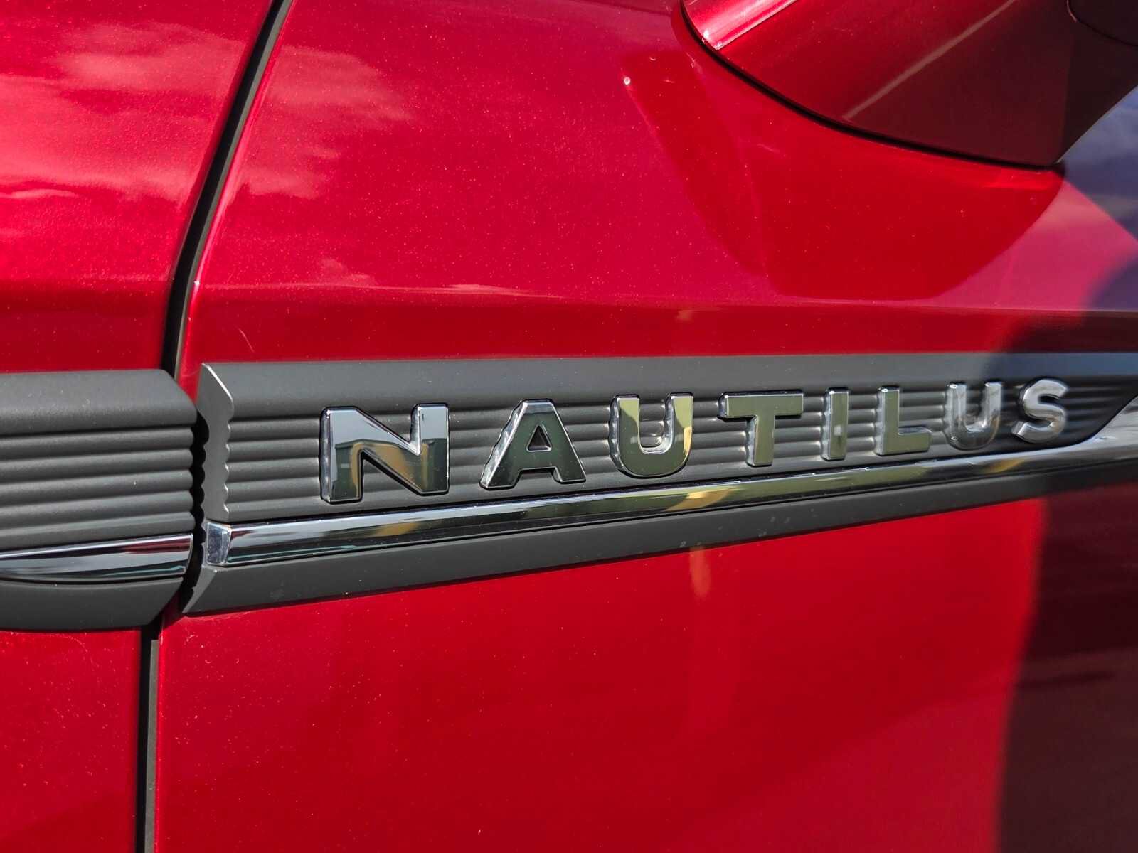 Used 2020 Lincoln Nautilus Reserve w/ Equipment Group 201A FWD image 10