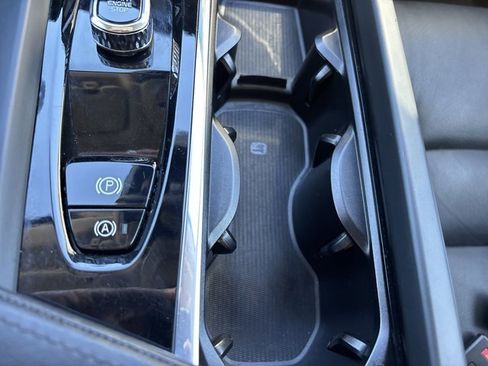 Used 2024 Volvo XC60 B5 Plus image 38