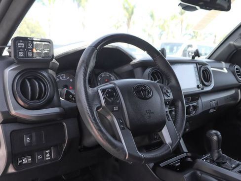 Used 2021 Toyota Tacoma TRD Off-Road w/ Technology Package AWD/4WD image 19