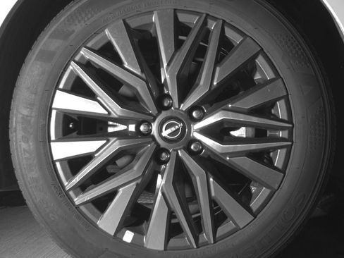 Used 2025 Nissan Altima 2.5 SV image 13