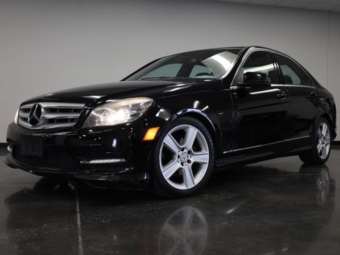 Used 2011 Mercedes-Benz C 300 4MATIC Sedan image 3