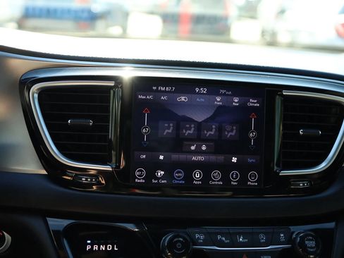 Used 2019 Chrysler Pacifica Touring-L w/ Advanced Safetytec Group FWD image 24