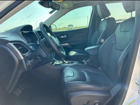 Used 2021 Jeep Cherokee Limited w/ Elite Package image 11