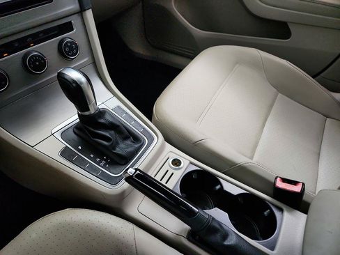 Used 2015 Volkswagen Golf S FWD image 16
