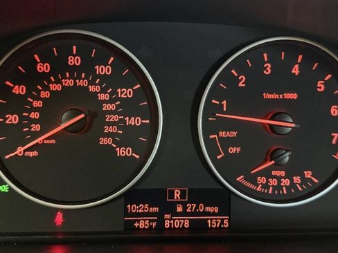 Used 2017 BMW 320i xDrive Sedan AWD/4WD image 13