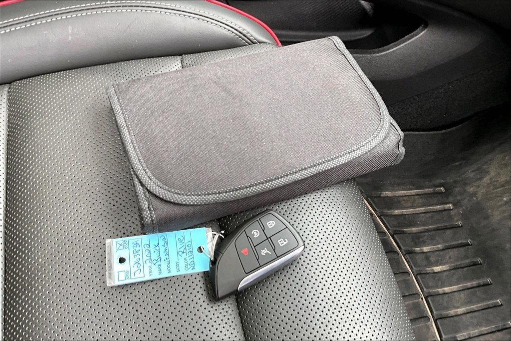 Used 2022 Buick Envision Essence w/ Technology Package I FWD image 32
