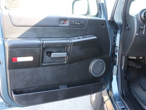 Used 2005 HUMMER H2 w/ Preferred Equipment Group image 19