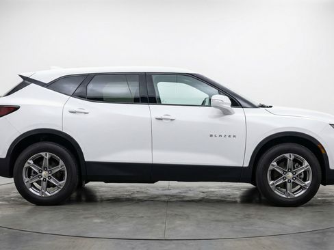 Used 2025 Chevrolet Blazer LT FWD image 11