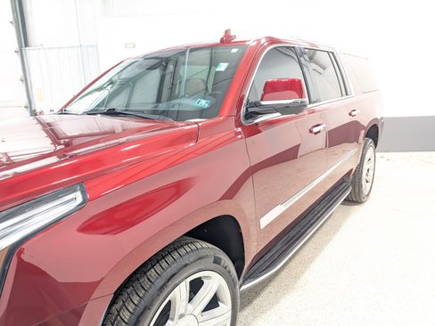 Used 2020 Cadillac Escalade ESV Luxury AWD/4WD image 7