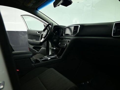 Certified 2020 Kia Sportage LX image 32