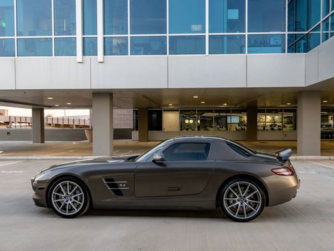 Used 2011 Mercedes-Benz SLS AMG Coupe image 23