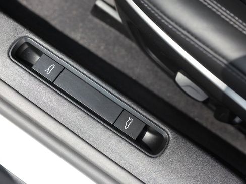 Used 2023 Porsche 911 Carrera 4S w/ Sport Package image 55