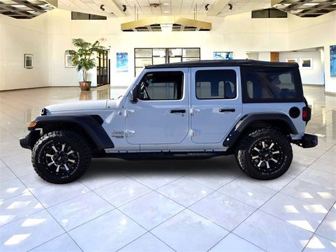 Used 2018 Jeep Wrangler Unlimited Sport image 4