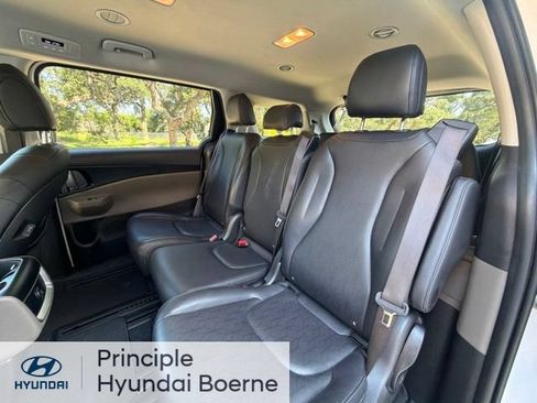 Used 2025 Kia Carnival FWD image 16
