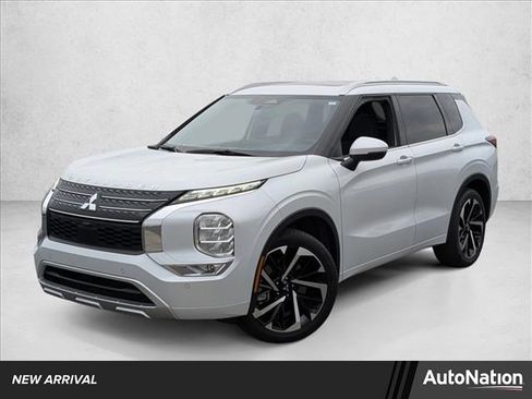 Used 2024 Mitsubishi Outlander SEL image 1