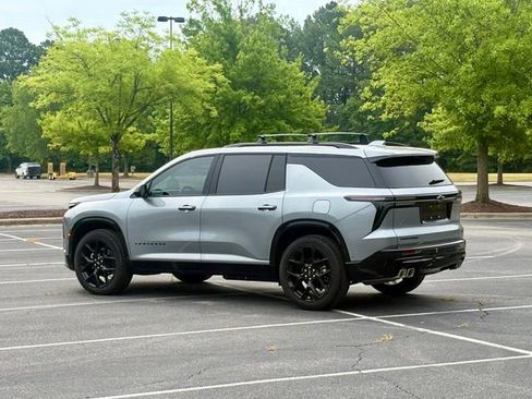 Used 2026 Chevrolet Traverse RS FWD image 4