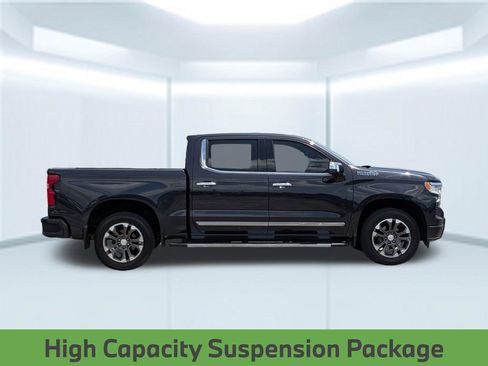 Used 2023 Chevrolet Silverado 1500 High Country w/ Z71 Off-Road Package AWD/4WD image 8