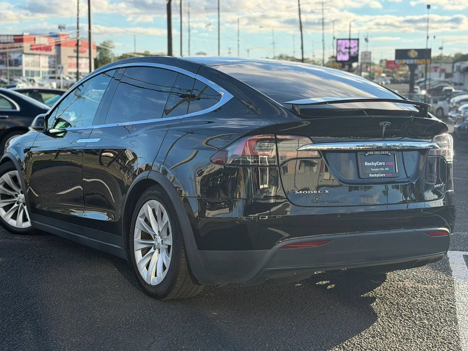Used 2017 Tesla Model X 90D AWD/4WD image 2