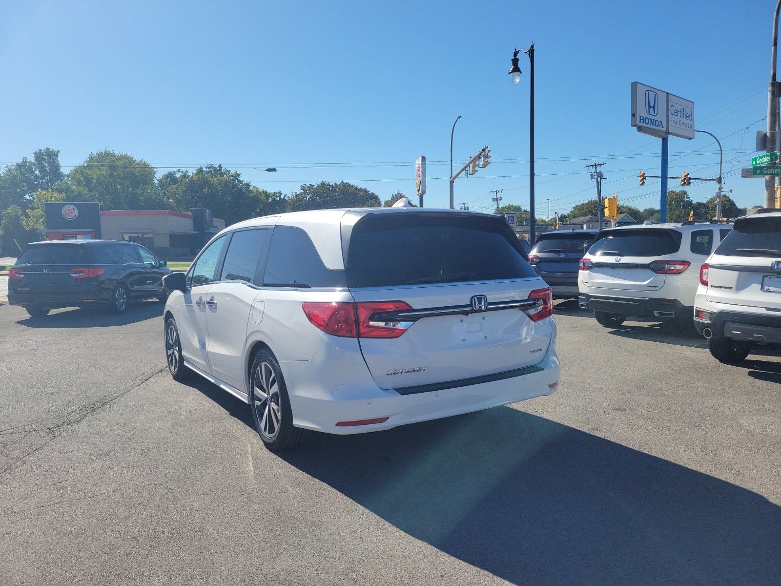 Used 2023 Honda Odyssey Touring image 3