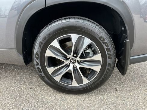 Used 2023 Toyota Highlander XLE AWD/4WD image 15
