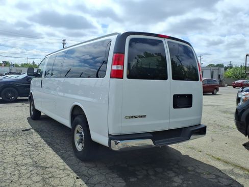 Used 2025 Chevrolet Express 3500 LT w/ LT Preferred Equipment Group RWD image 5