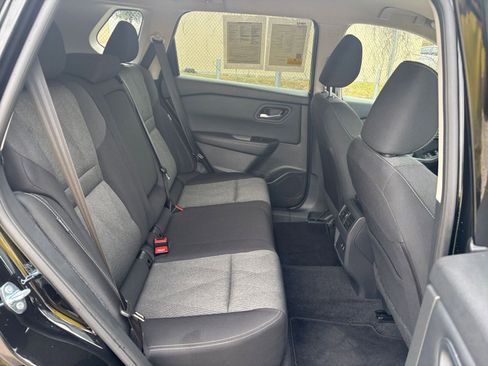 Used 2025 Nissan Rogue SV image 28