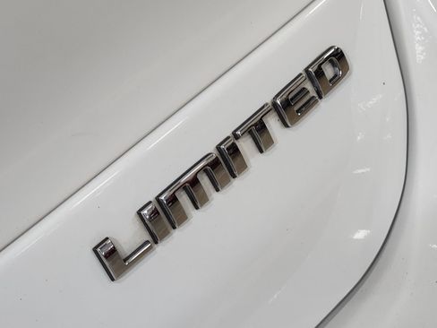 Used 2022 Jeep Grand Cherokee L Limited AWD/4WD image 26