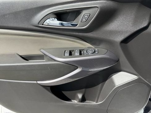 Used 2025 Chevrolet Trax ACTIV w/ Driver Confidence Package FWD image 32
