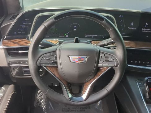 Used 2022 Cadillac Escalade ESV Sport Platinum AWD/4WD image 25