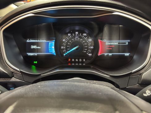 Used 2019 Ford Fusion SE image 24