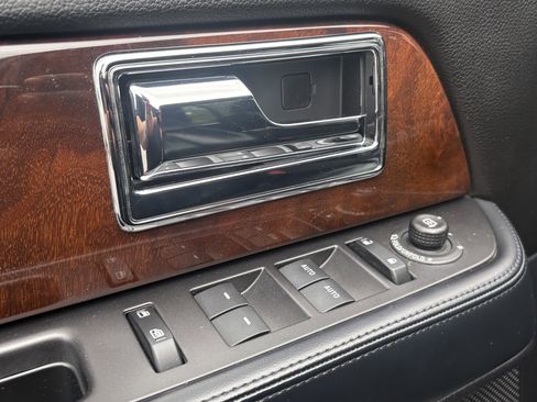 Used 2017 Lincoln Navigator Select image 17