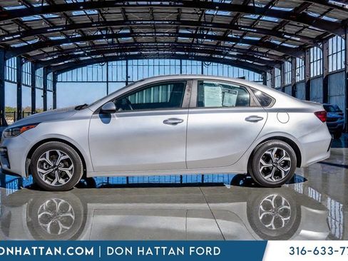 Used 2021 Kia Forte LXS image 2