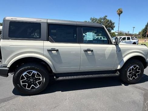 New 2026 Ford Bronco Outer Banks AWD/4WD image 3