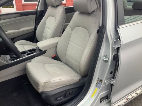 Used 2017 Hyundai Sonata Sport w/ Value Edition Package 02 FWD image 10