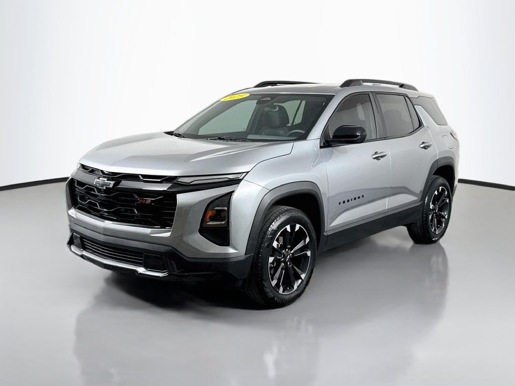 Used 2025 Chevrolet Equinox RS FWD image 3