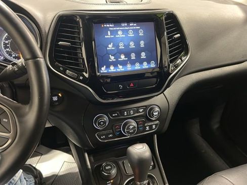 Used 2020 Jeep Cherokee Limited image 3